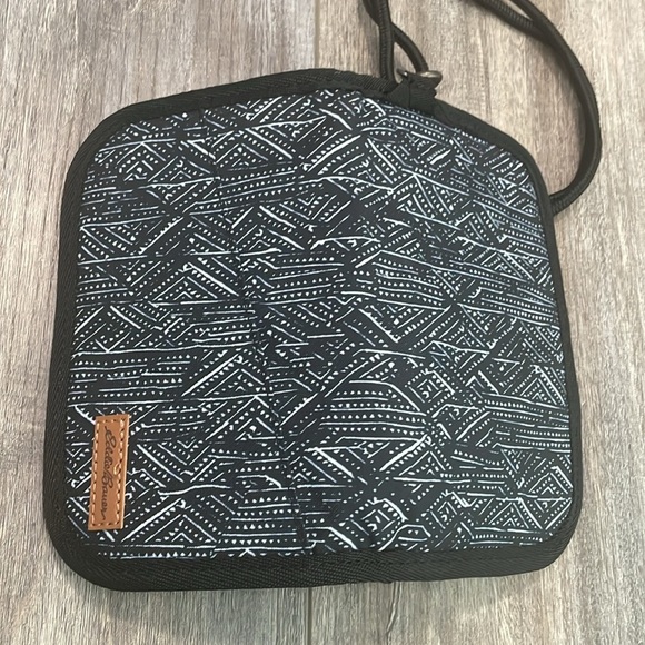 Eddie Bauer Connect Crossbody Travel Wallet - Picture 5 of 6